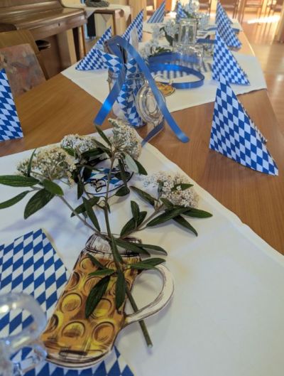 Maibaumaufstellen  – Bild 1